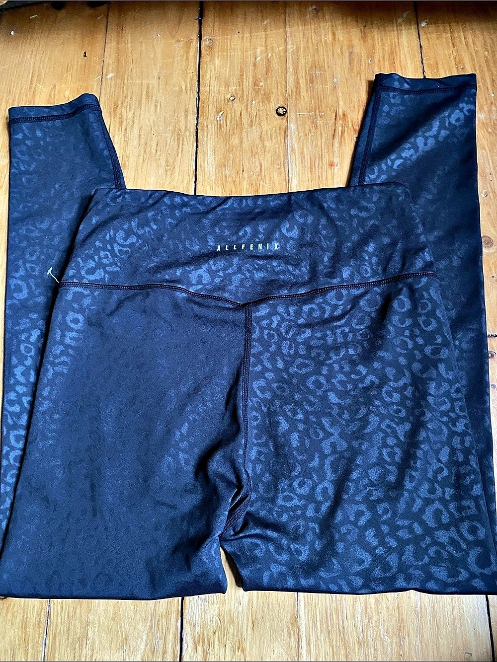 All Fenix Leo Leopard Leggings Women's Black Animal Print never worn size M